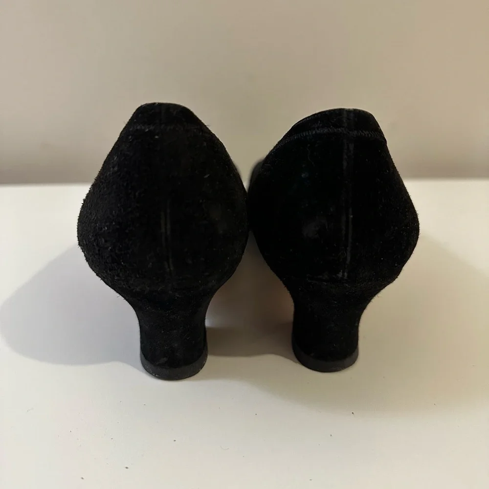 vintage suede Ferragamo heels - Picture 3 of 5